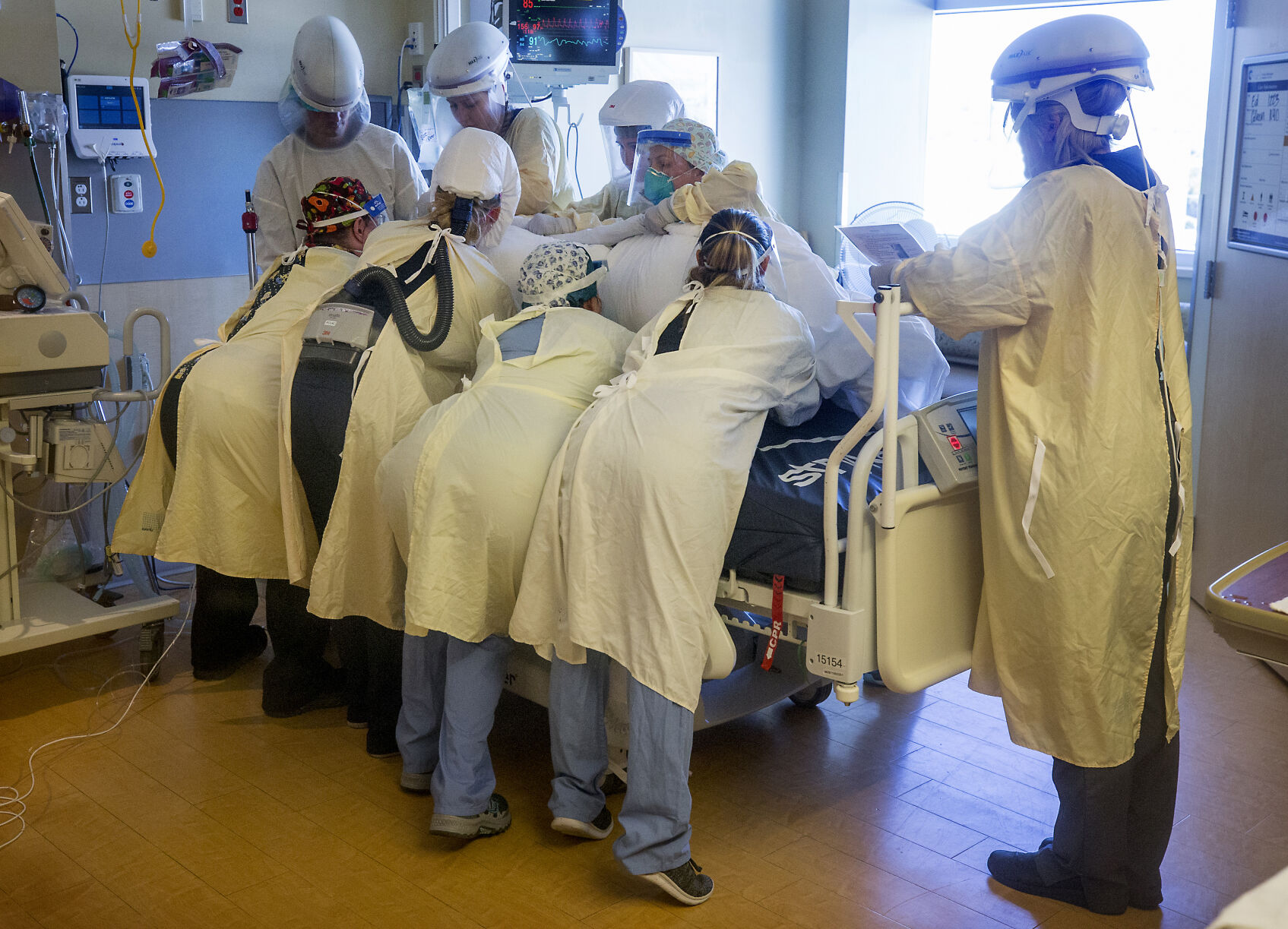 210925-newslocal-icuvisit 01.jpg